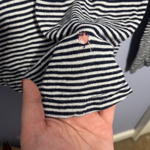 🦋SO striped top🦋 - Picture 2 of 4